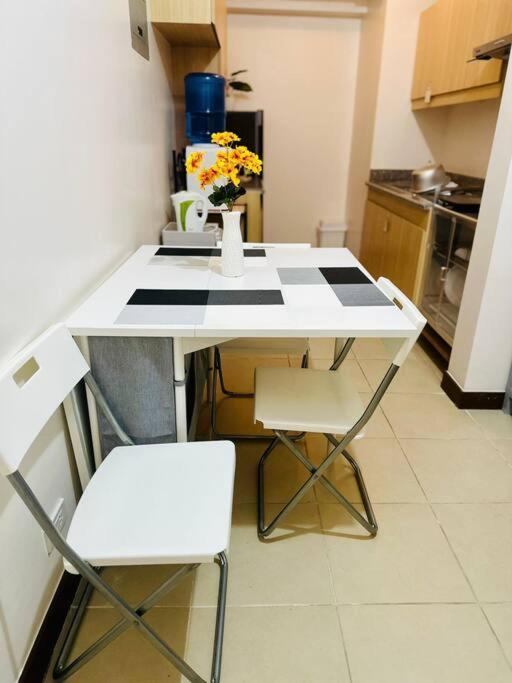 Free Parking 2b/r @infina Tower Apartment Manila