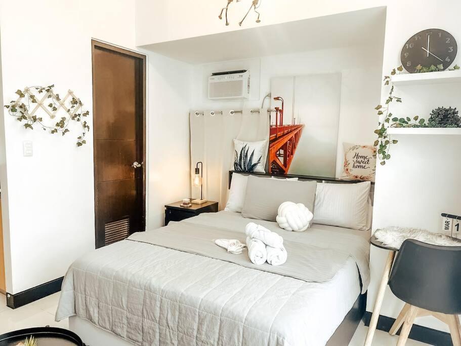Modern Unit In Viceroy Mckinley Hill Taguig Apartment