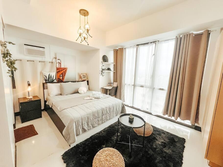 Apartment Modern Unit In Viceroy Mckinley Hill Taguig Manila