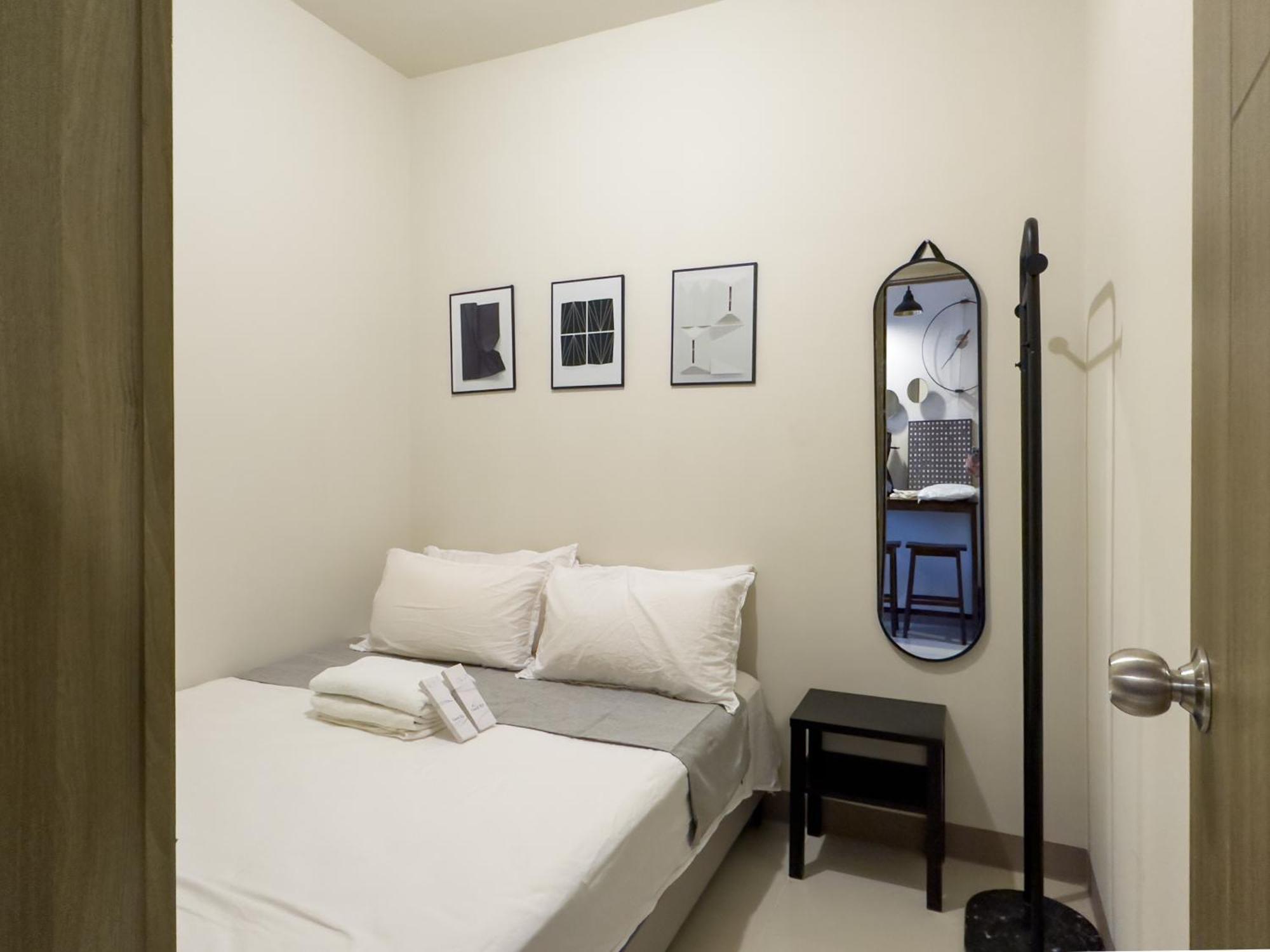 Gemstonebr In Smdc Coast Residences Apartment *