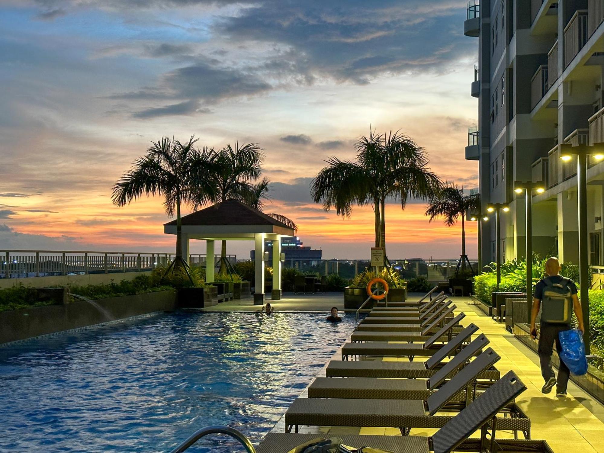 Gemstonebr In Smdc Coast Residences Apartment Manila