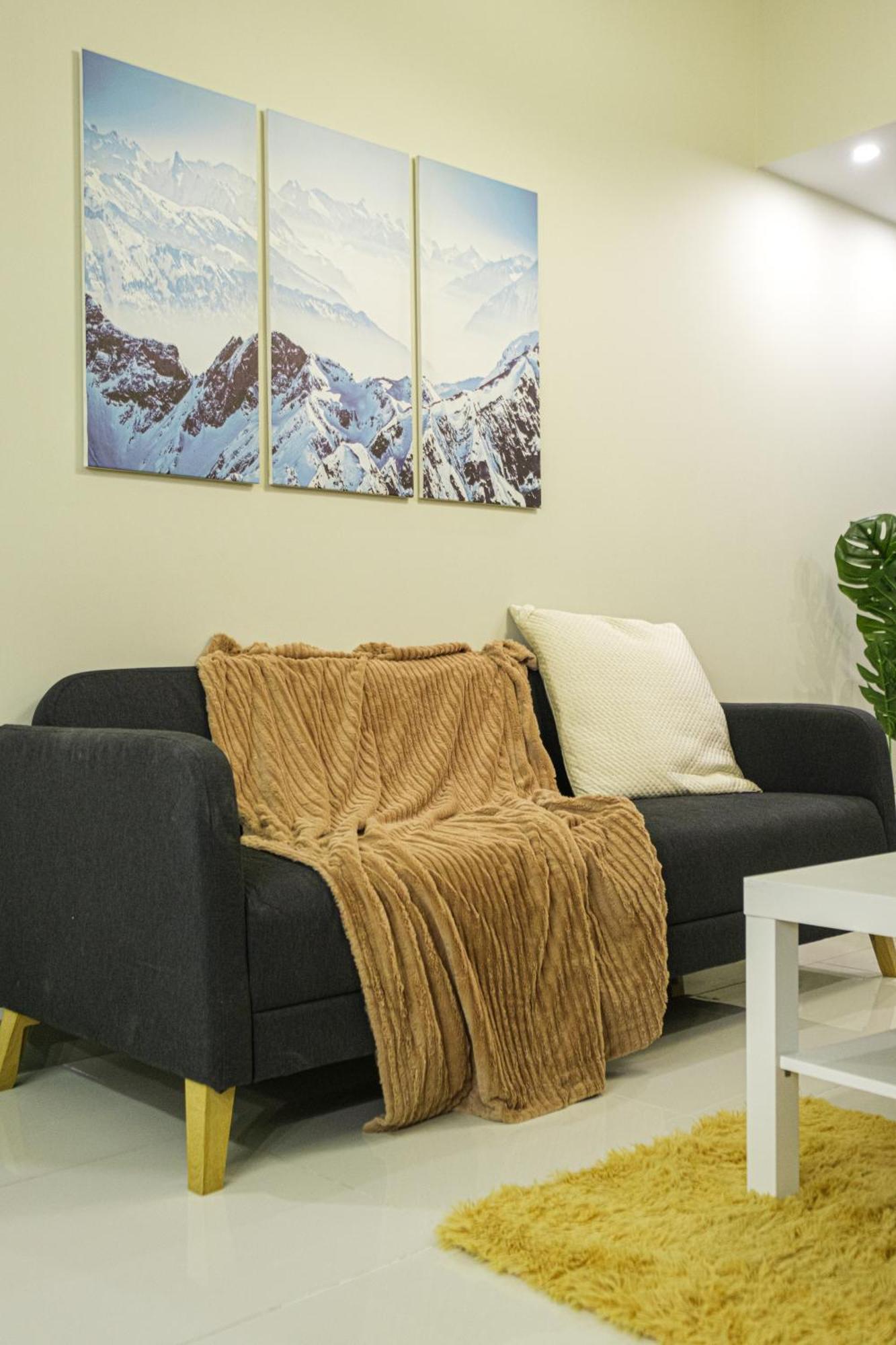 Apartment Premium 3br Uptownbgc W/ Bathtub & Balcony