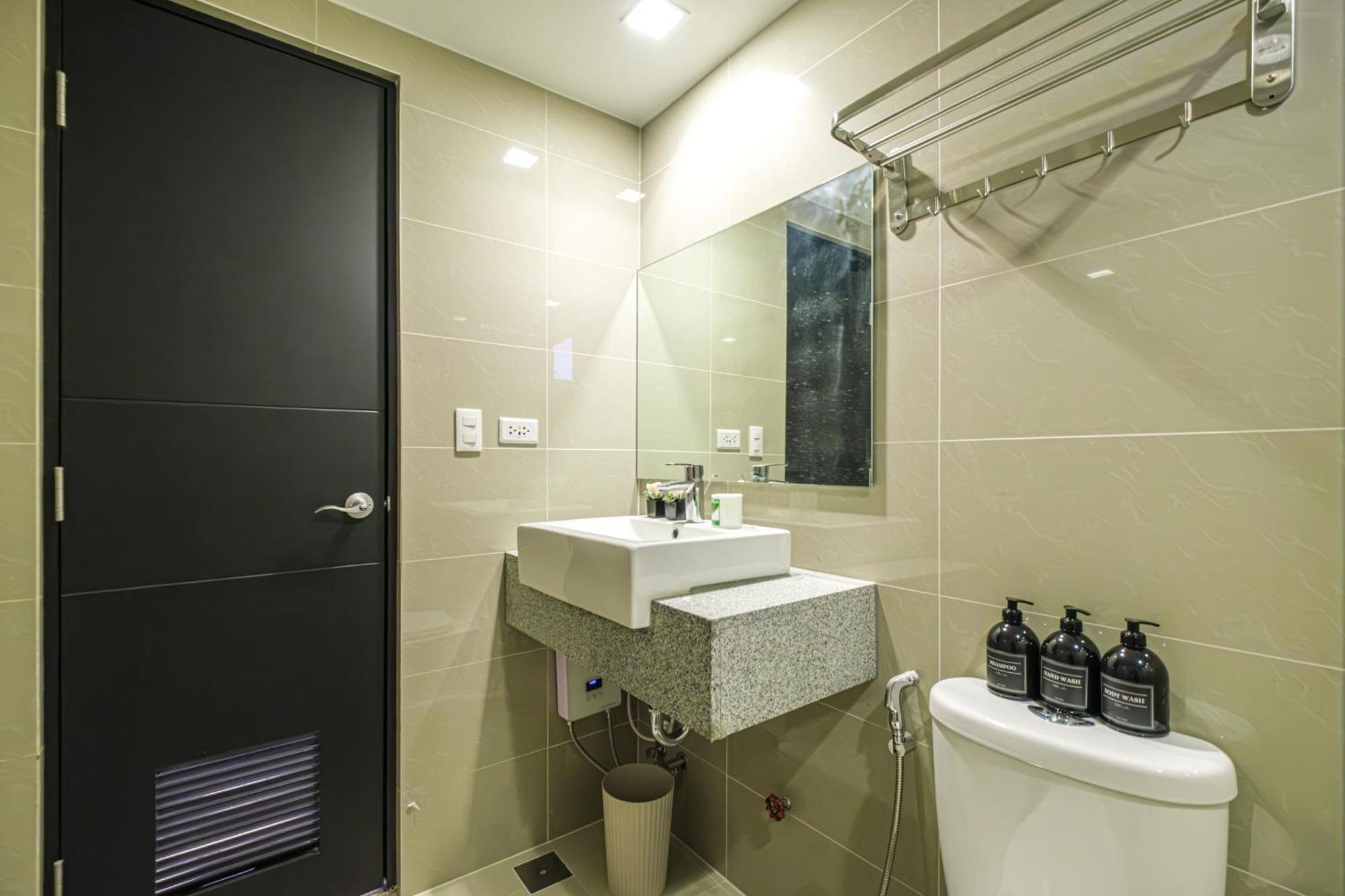 Premium 3br Uptownbgc W/ Bathtub & Balcony *