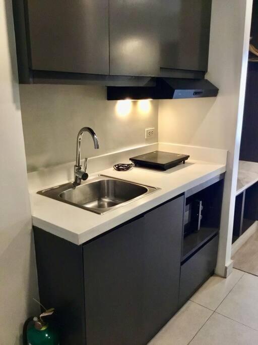 Apartment Cozy 1 - The Residences Bgc Taguig *