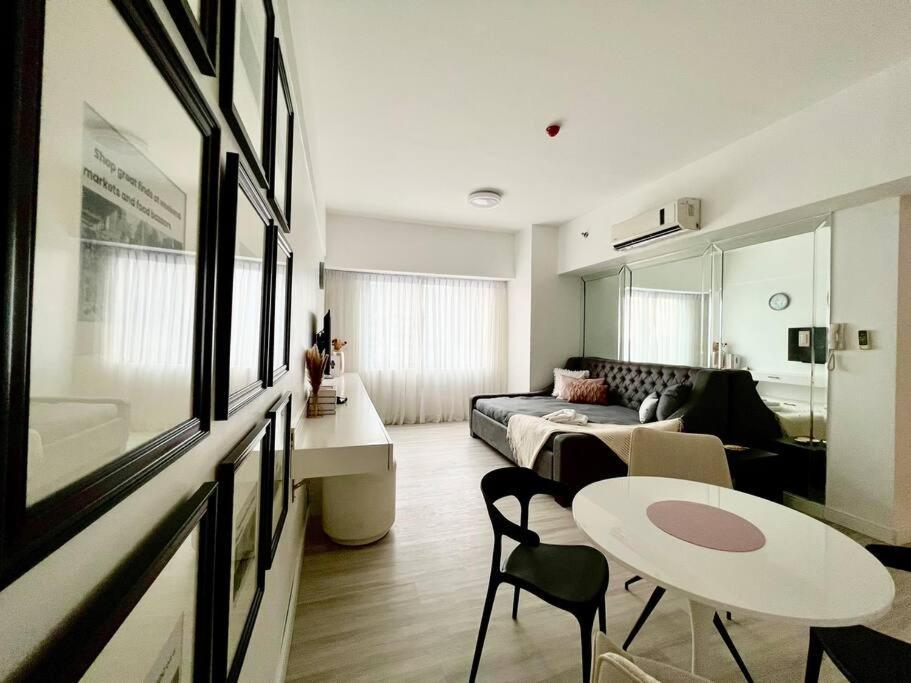 Suzi Bgc With Sauna, Gym, Netflix, Pool & High Speed Internet