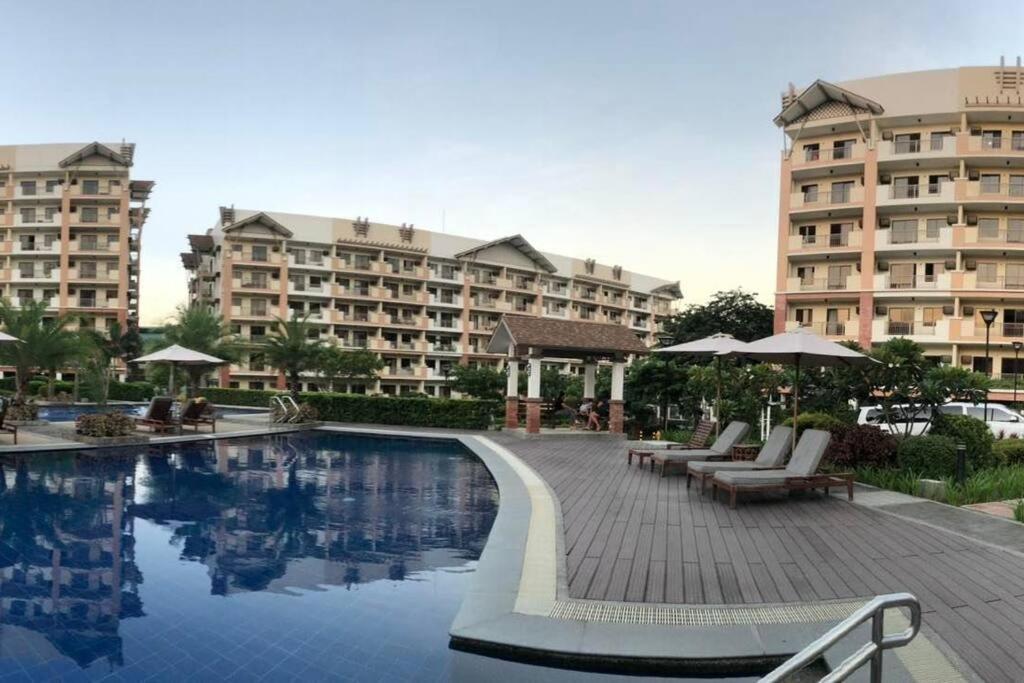 Family W/ Centralized Ac Nr Ayala Mall Feliz