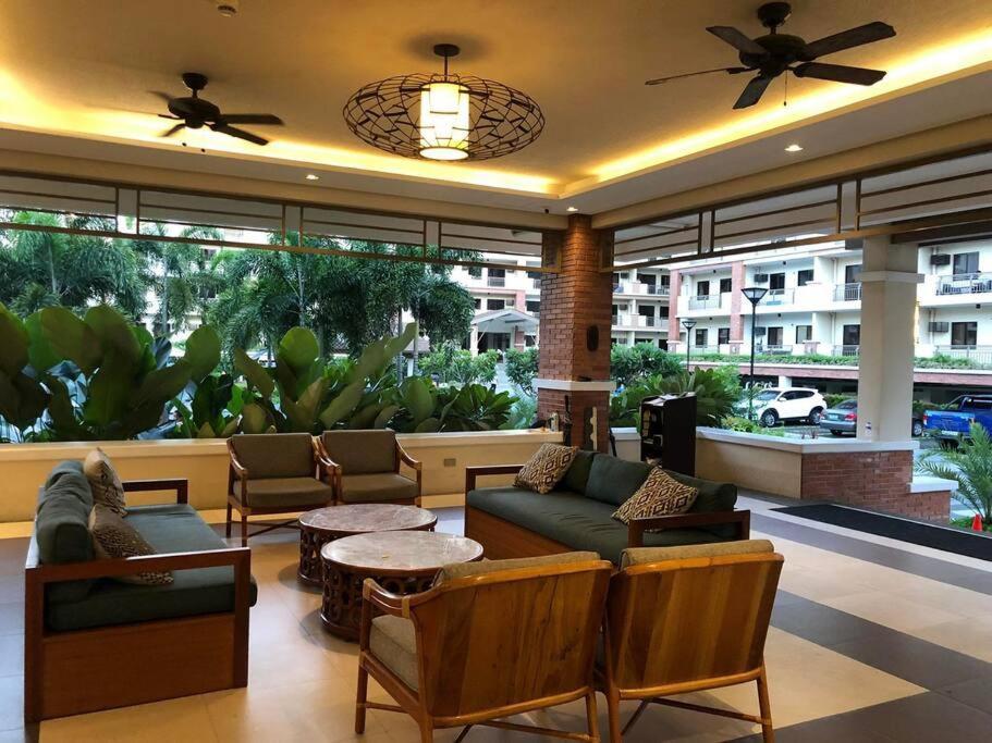 Family W/ Centralized Ac Nr Ayala Mall Feliz * Manila