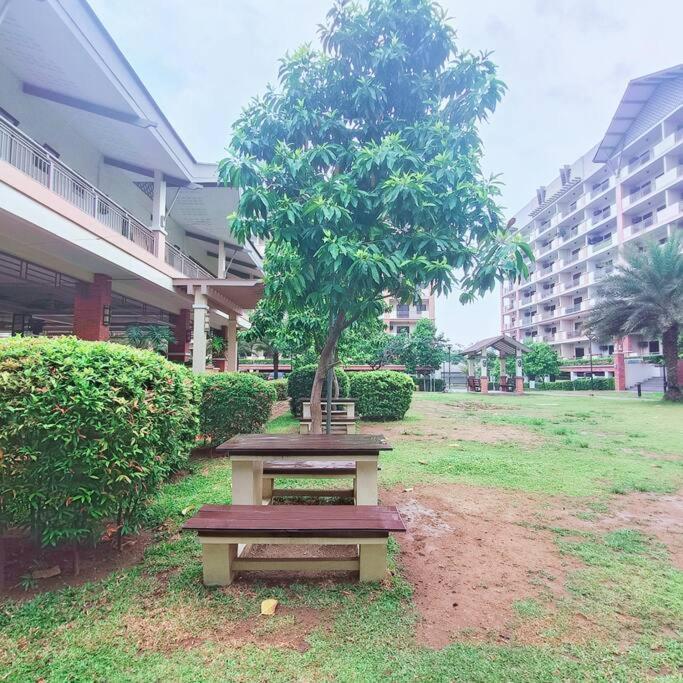 Apartment Family W/ Centralized Ac Nr Ayala Mall Feliz Manila