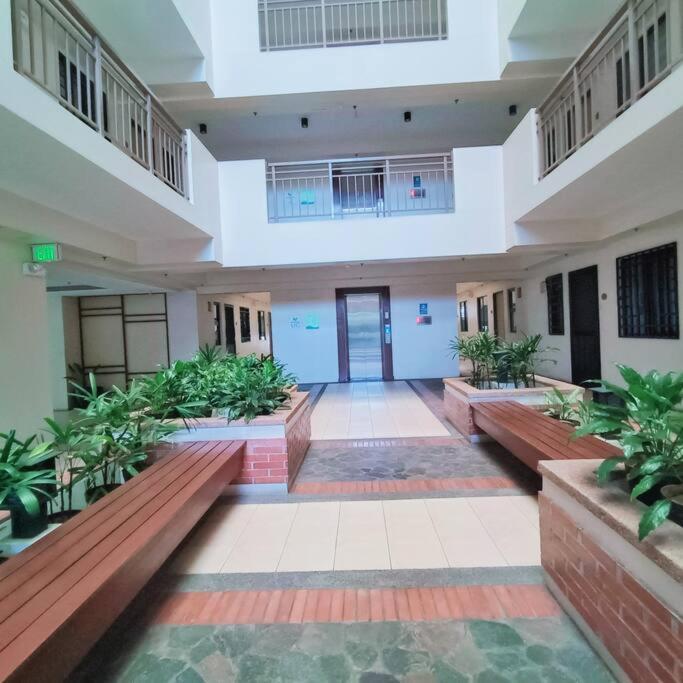 Family W/ Centralized Ac Nr Ayala Mall Feliz Apartment *