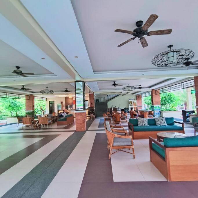 Apartment Family W/ Centralized Ac Nr Ayala Mall Feliz Manila
