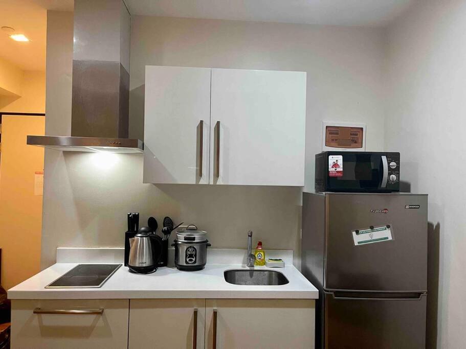 Apartment Cool 1br Acqua Livingstone W/ Netflix, Pool & Gym Manila