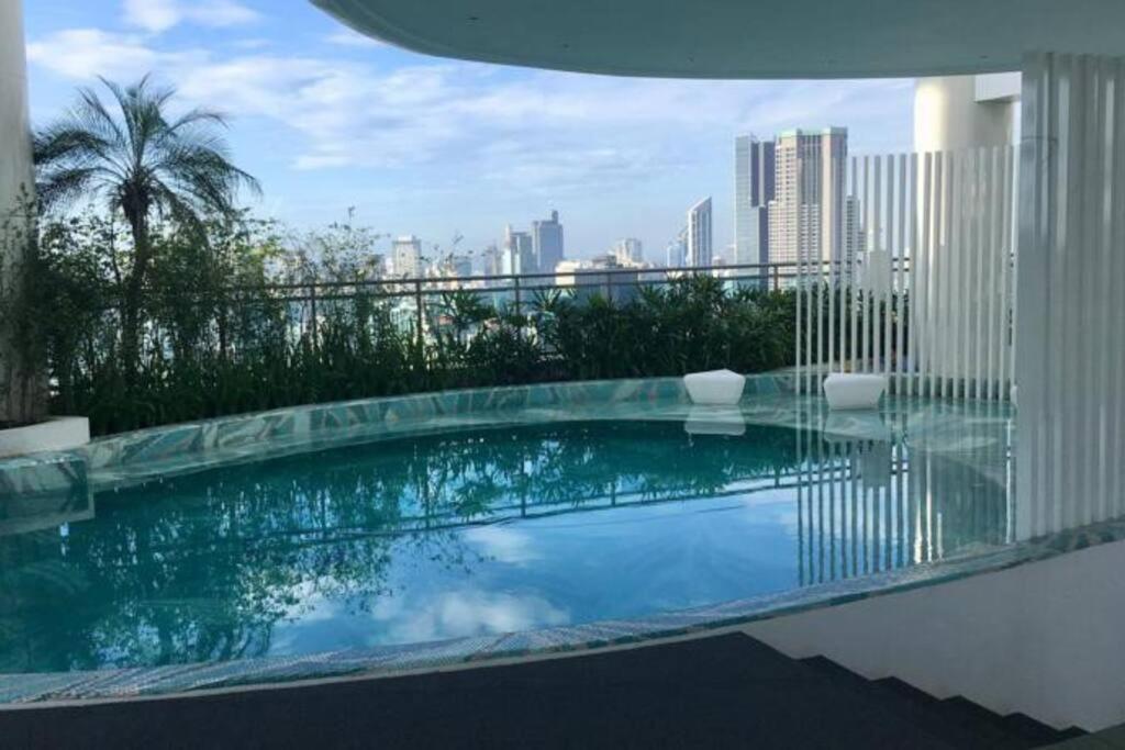 Apartment Cool 1br Acqua Livingstone W/ Netflix, Pool & Gym Manila