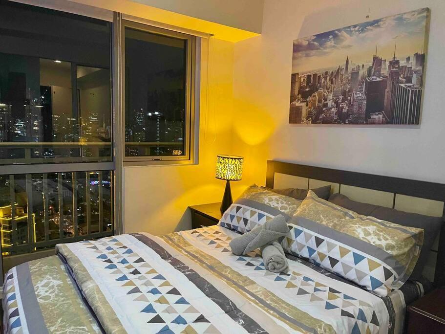 Cool 1br Acqua Livingstone W/ Netflix, Pool & Gym Apartment Manila