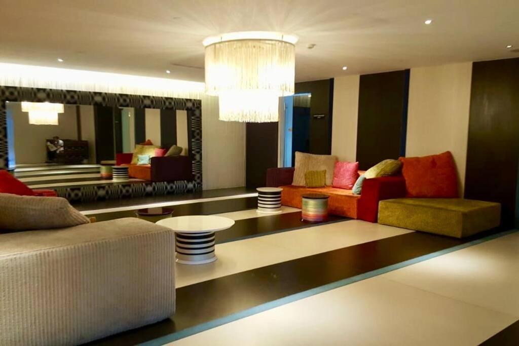 Cool 1br Acqua Livingstone W/ Netflix, Pool & Gym *