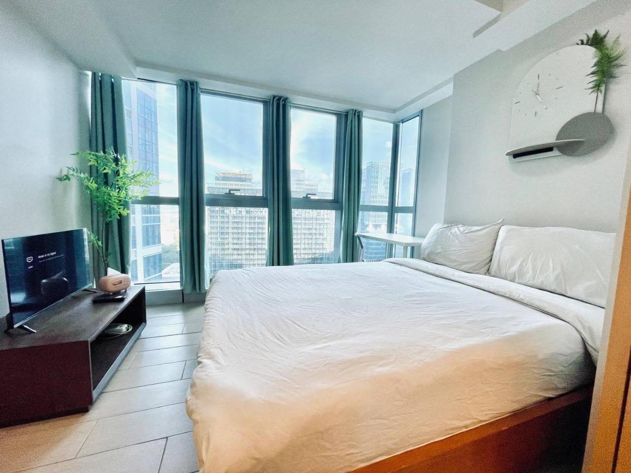 Apartment Thompson - 2 Beds, Uptown Parksuites Tower 1 25f Manila