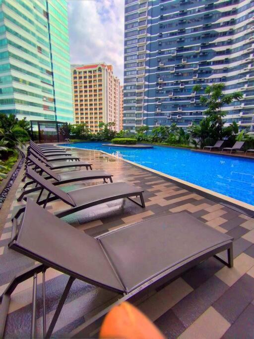Air A2 @central Rcbc/canadian Embassy * Manila