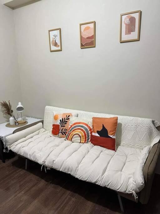 Air A2 @central Rcbc/canadian Embassy Apartment Manila