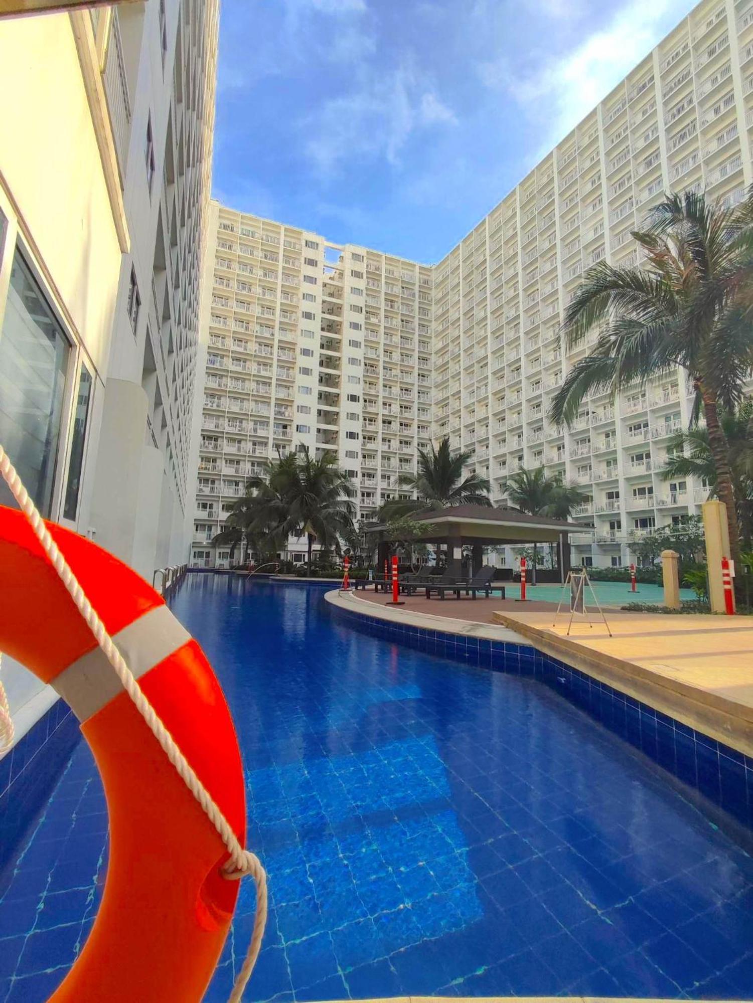 Premier Staycation At Shore 1 Moa By Zurich Management Aparthotel Manila