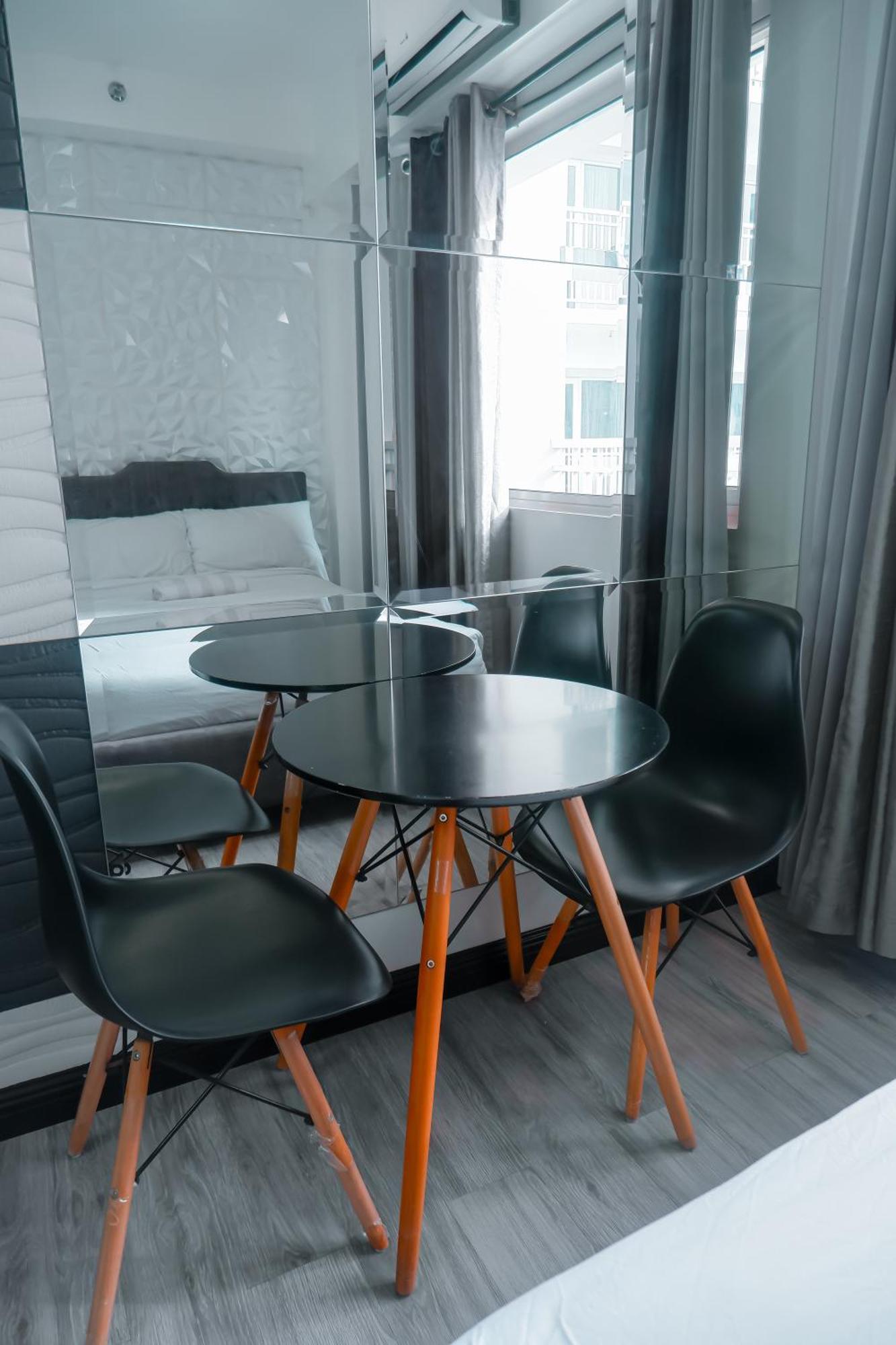Premier Staycation At Shore 1 Moa By Zurich Management Aparthotel *