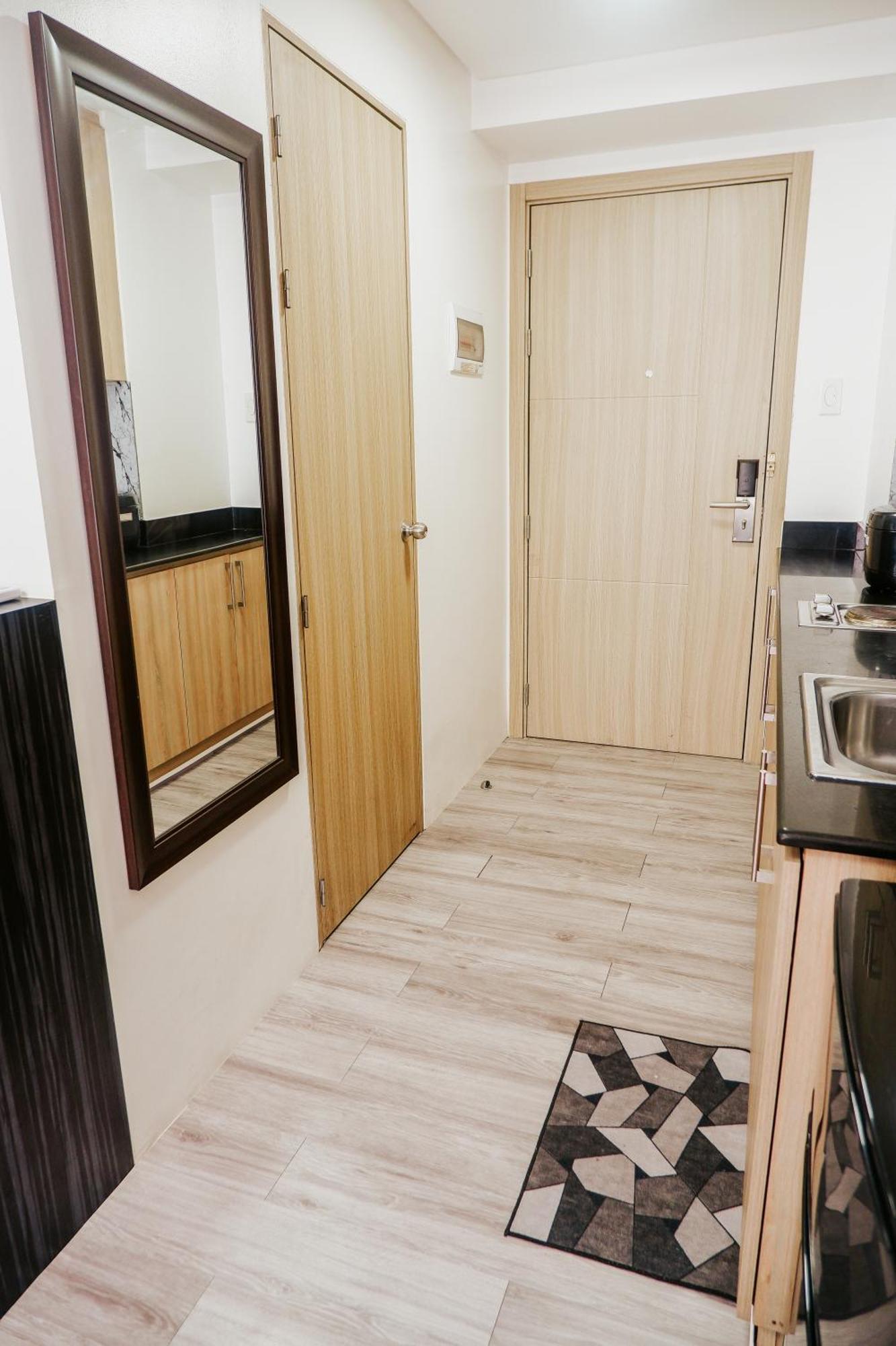 Premier Staycation At Shore 1 Moa By Zurich Management Aparthotel Manila