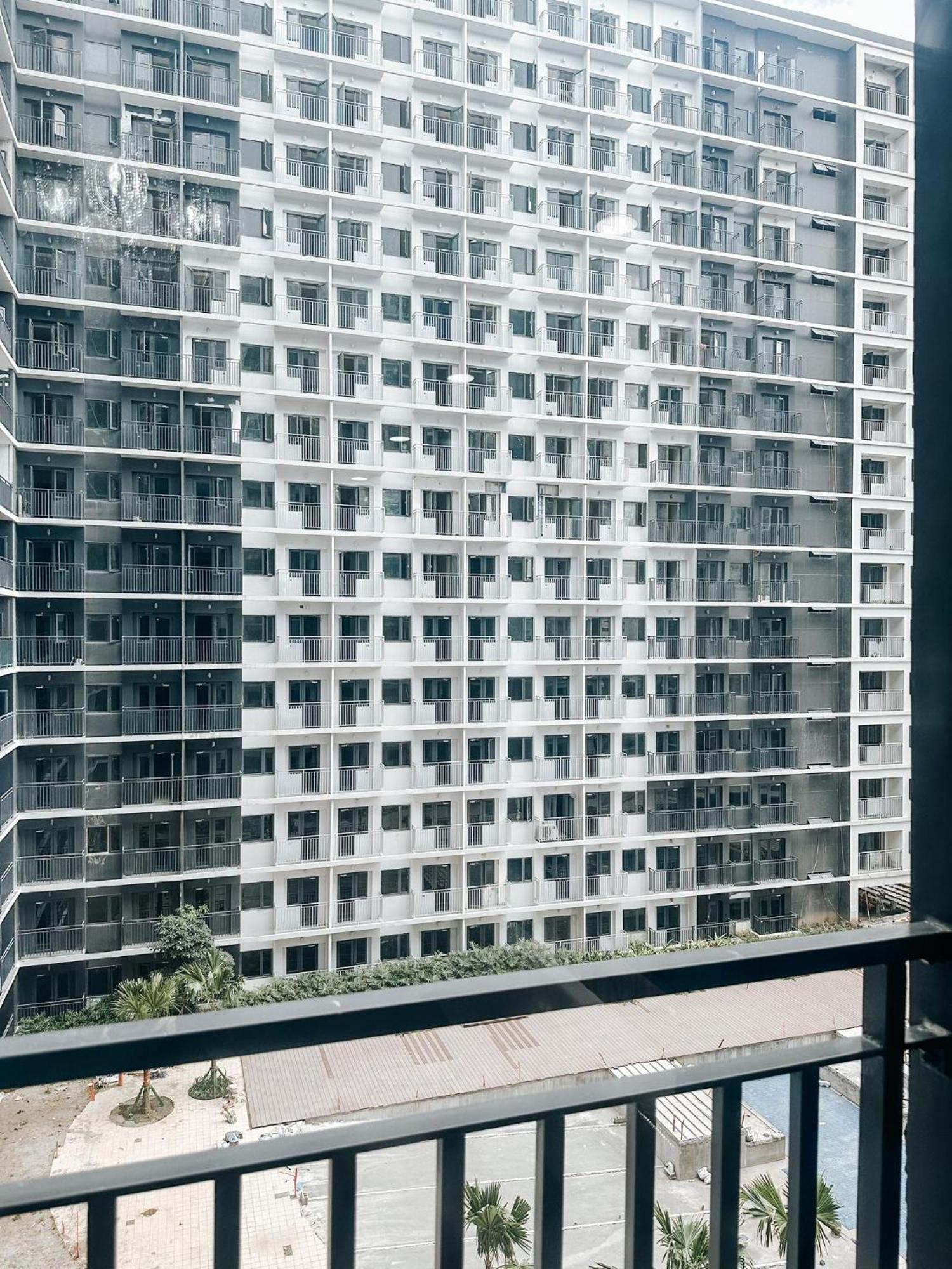 Lian Louise At Smdc Shore 3 Moa With Parking Apartment