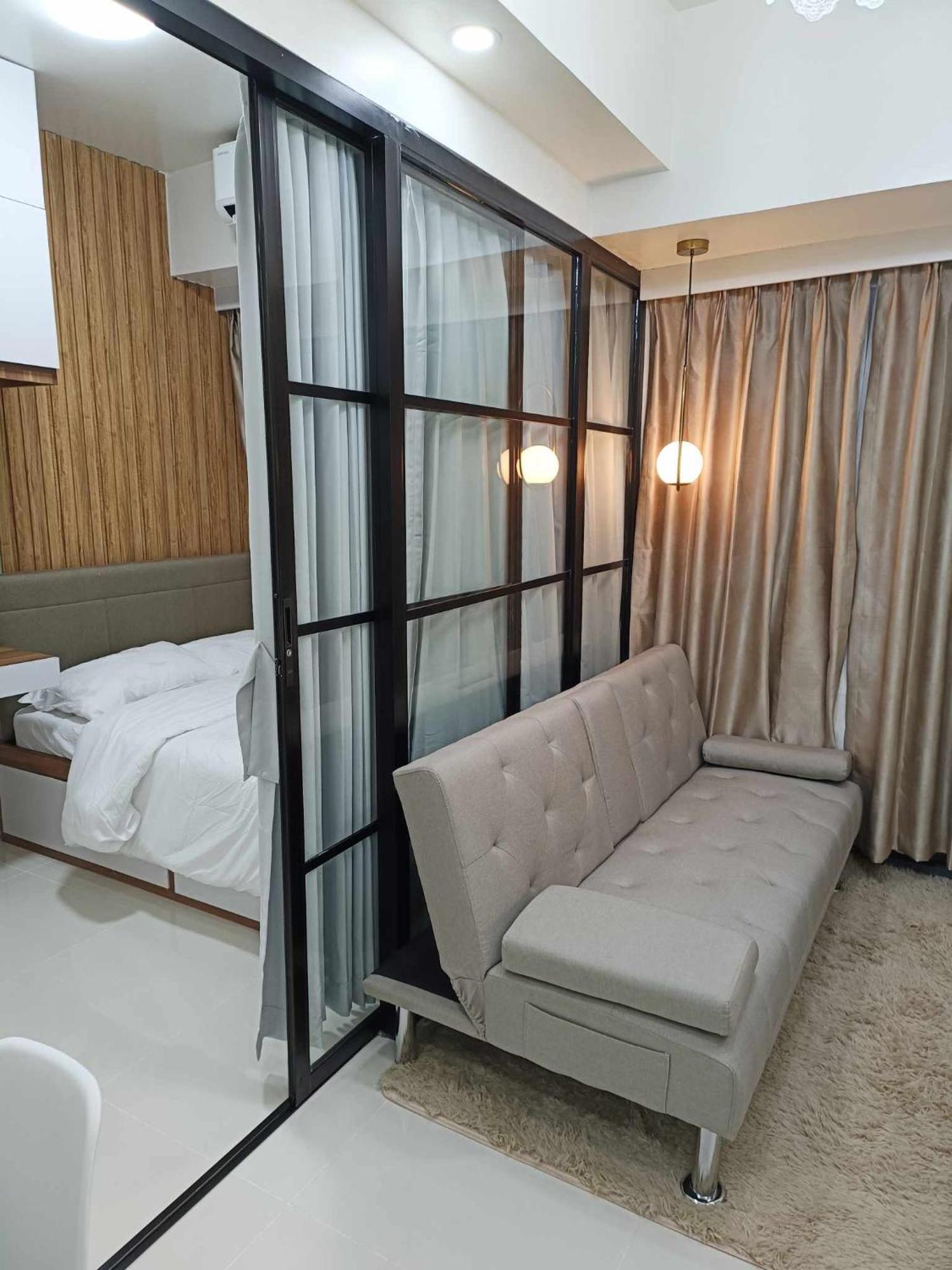 Apartment Lian Louise At Smdc Shore 3 Moa With Parking