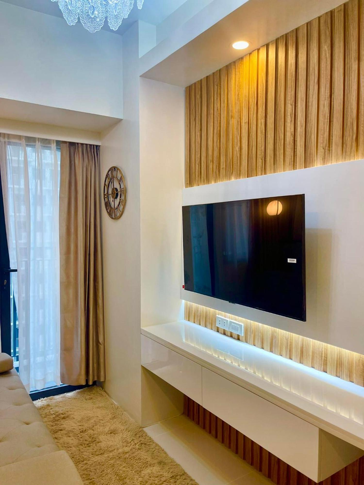 Apartment Lian Louise At Smdc Shore 3 Moa With Parking