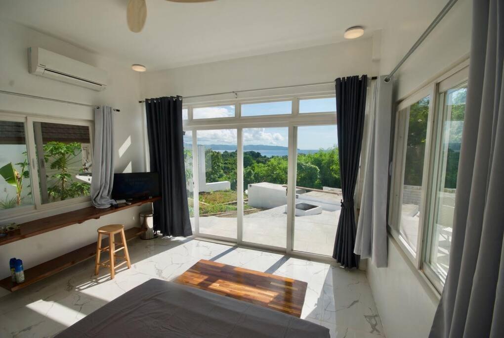 Apartment Octagon With Rooftop Bathtub & 270° View Manila