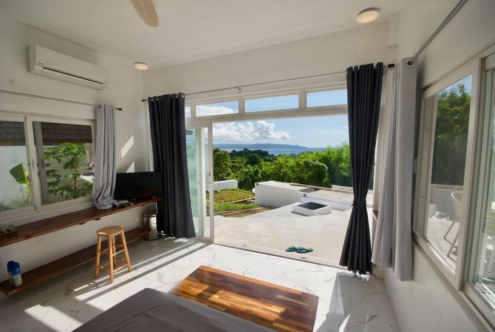 Octagon With Rooftop Bathtub & 270° View * Manila