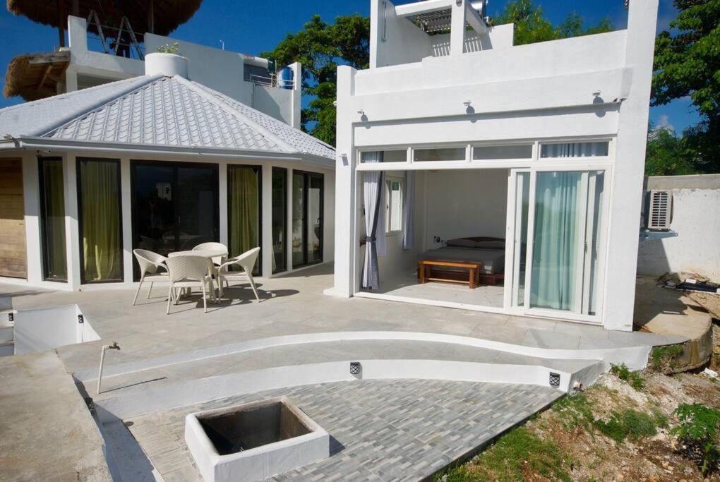 Octagon With Rooftop Bathtub & 270° View Apartment Manila