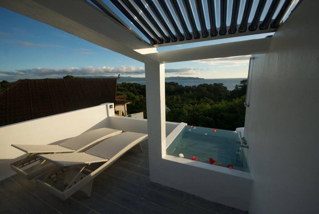 Apartment Octagon With Rooftop Bathtub & 270° View *