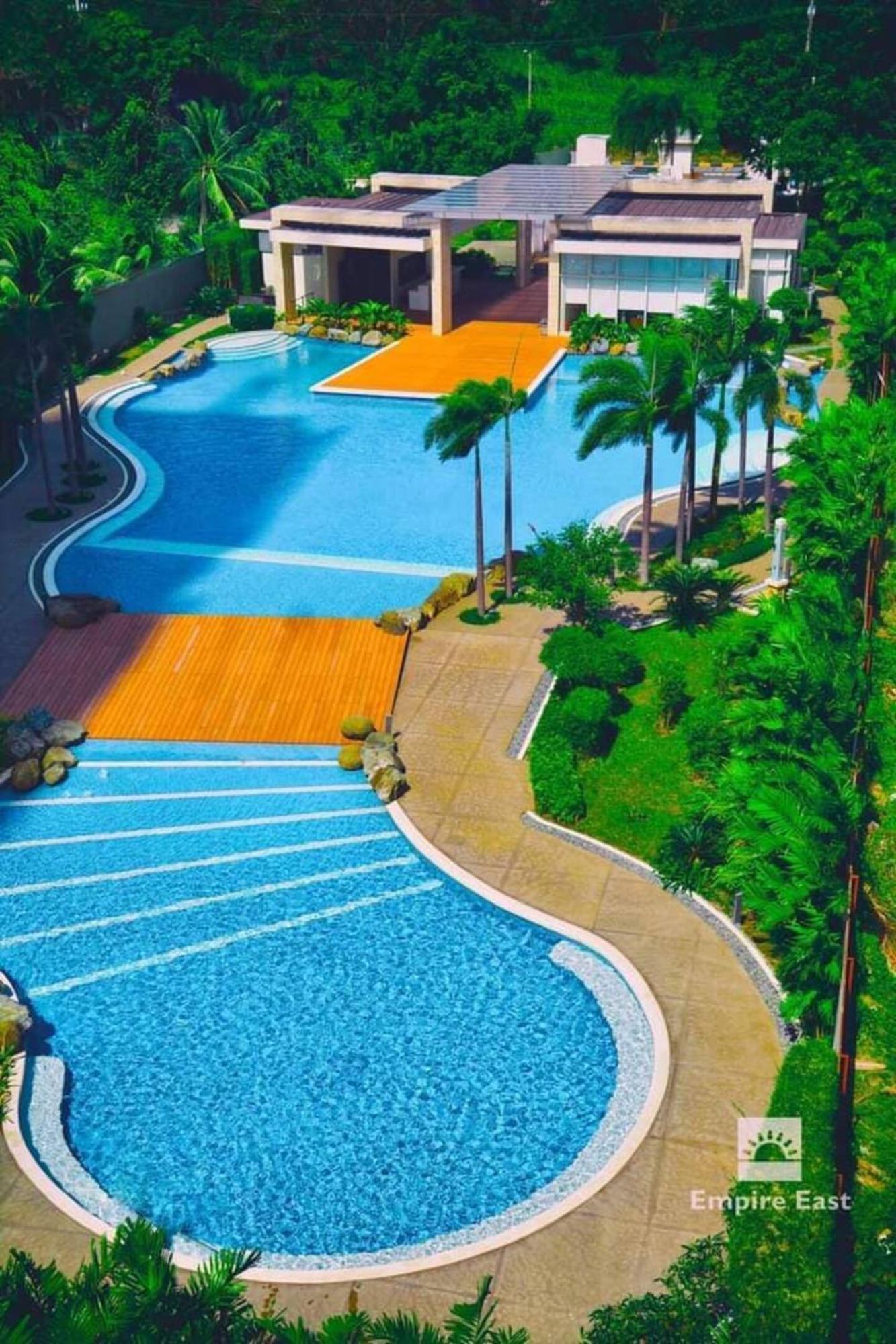 3 Bedrooms Access Penthouse Unit *