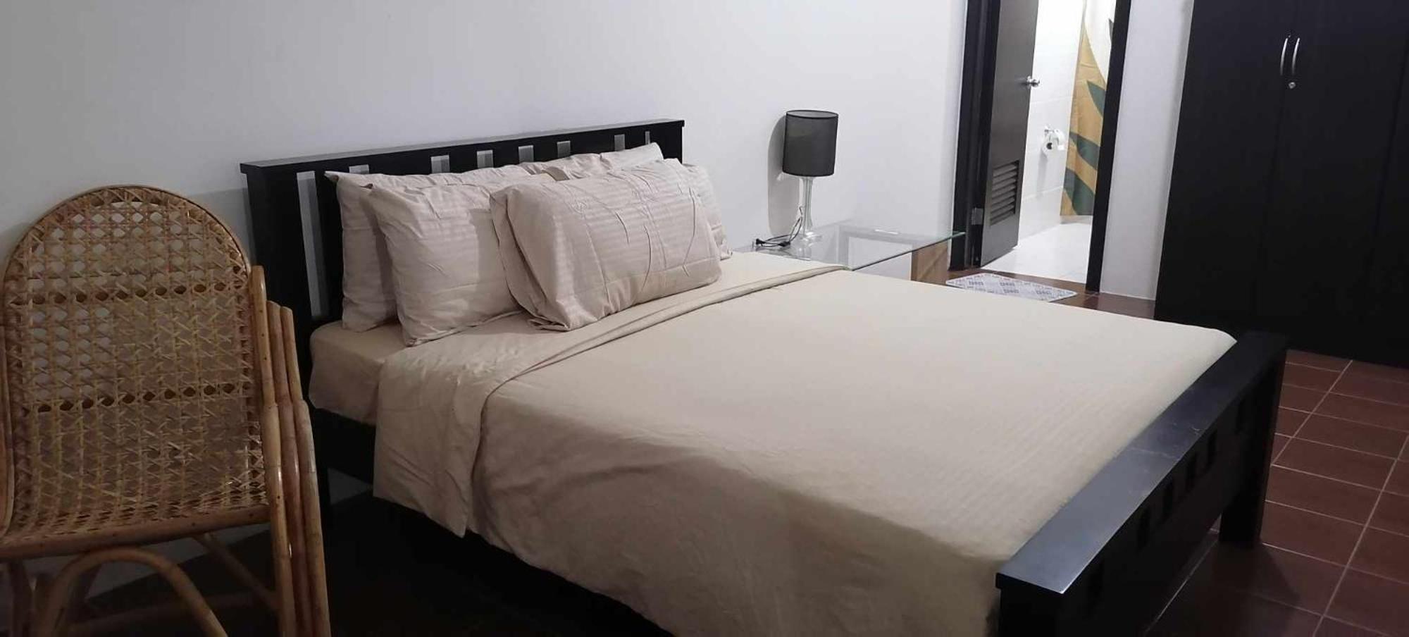 3 Bedrooms Access Penthouse Unit Apartment Manila