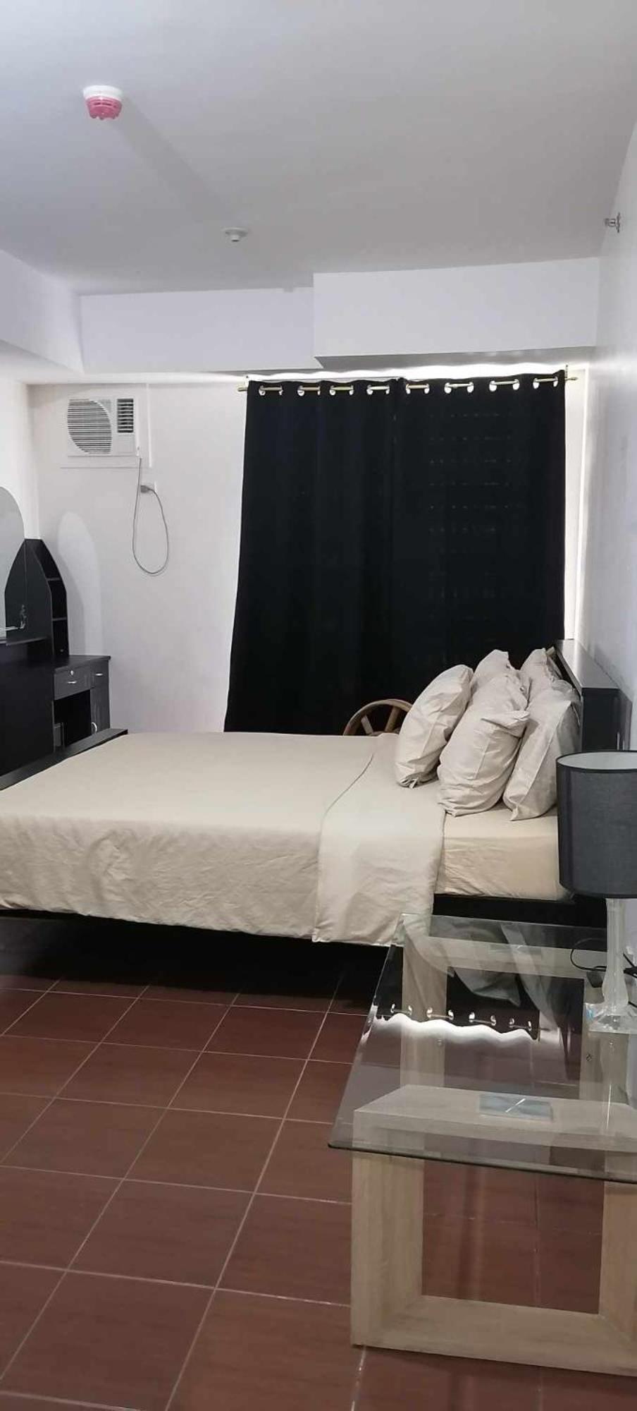 3 Bedrooms Access Penthouse Unit * Manila