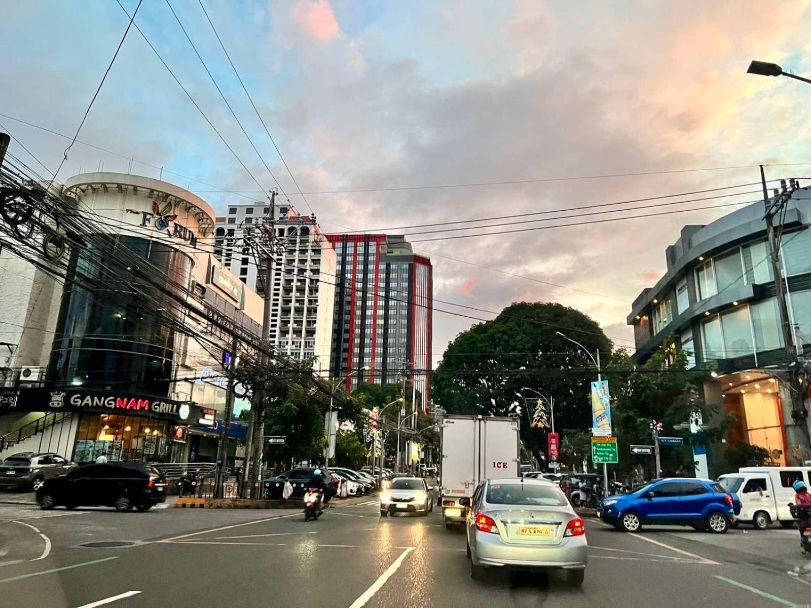 Tomas Morato Quezon - Residences Guest house Manila