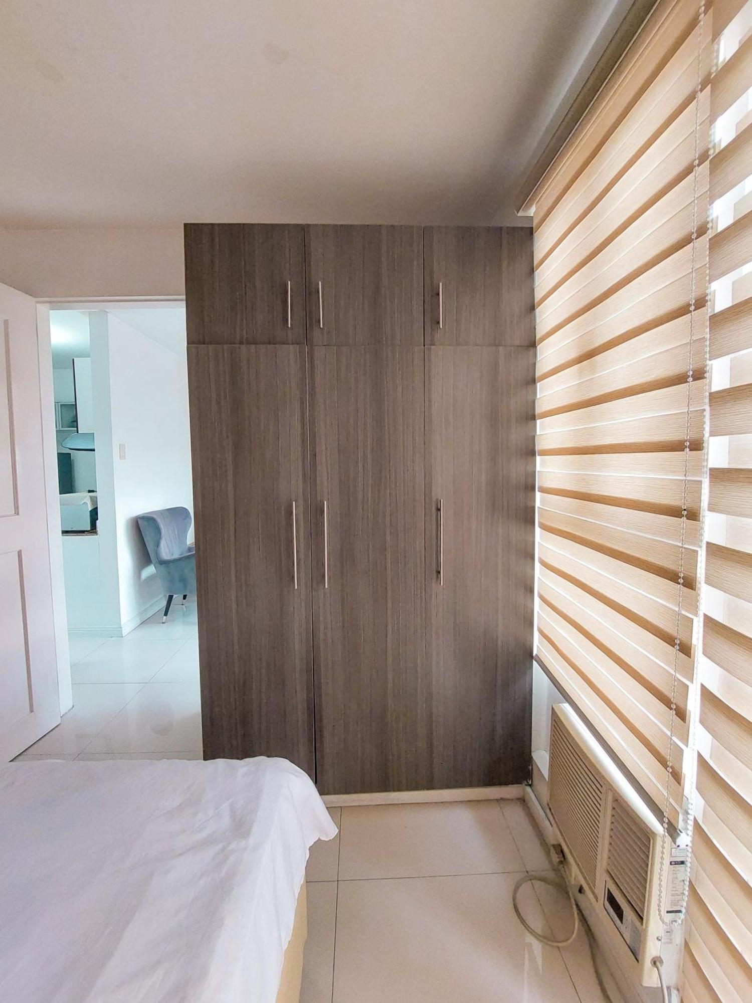 Budget Staycation With Free Pool And Gym Access Very Near Us Embassy, Robinsons Manila, Zoo, Up Pgh Apartment *