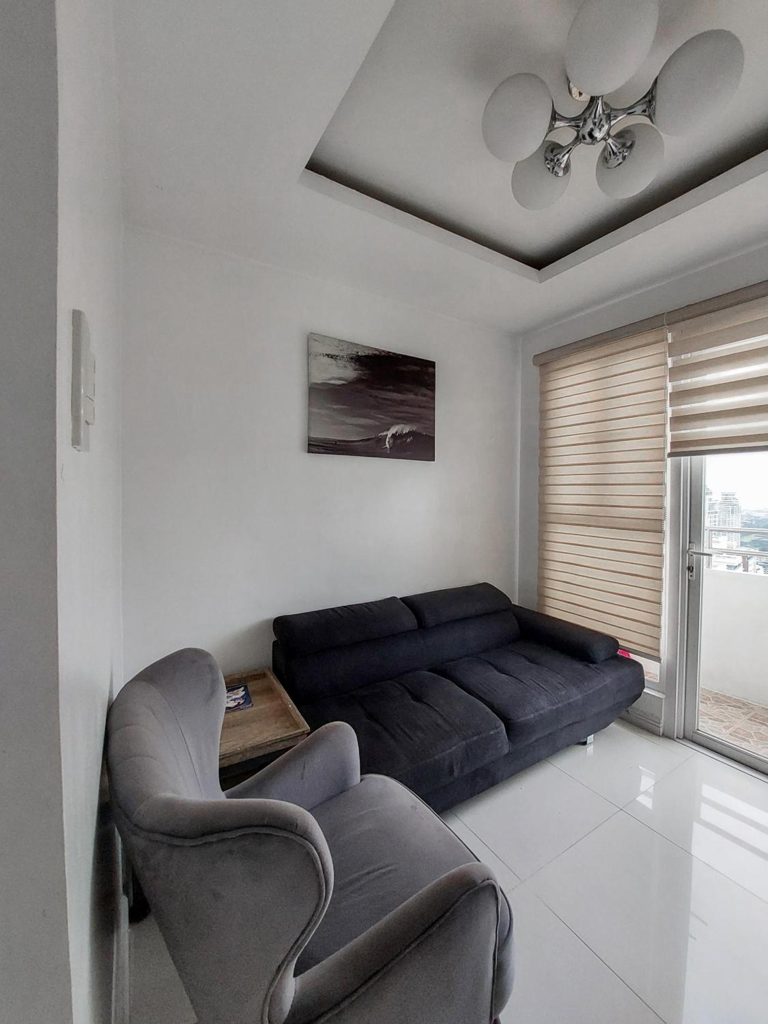 Apartment Budget Staycation With Free Pool And Gym Access Very Near Us Embassy, Robinsons Manila, Zoo, Up Pgh