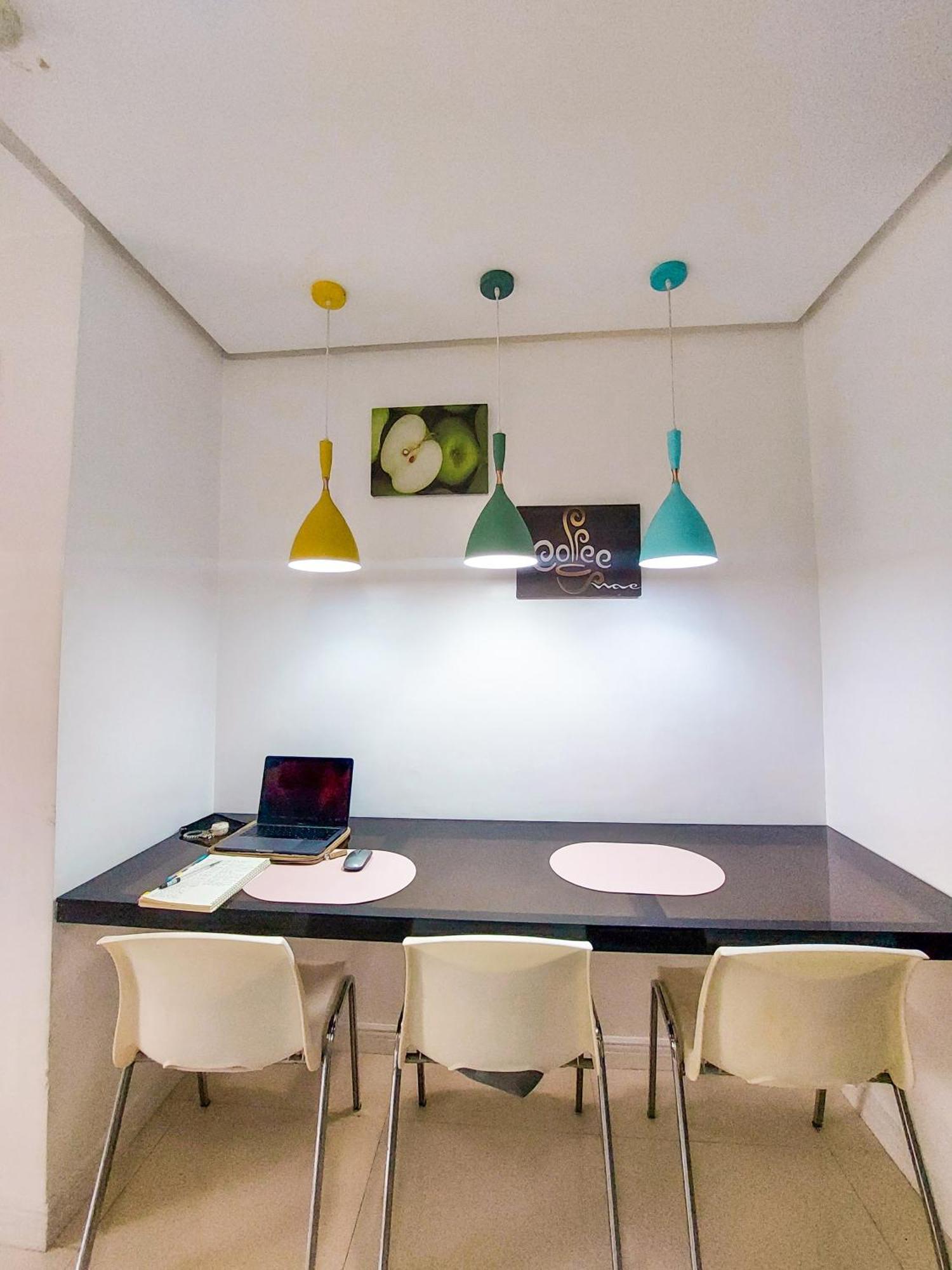 Apartment Budget Staycation With Free Pool And Gym Access Very Near Us Embassy, Robinsons Manila, Zoo, Up Pgh *