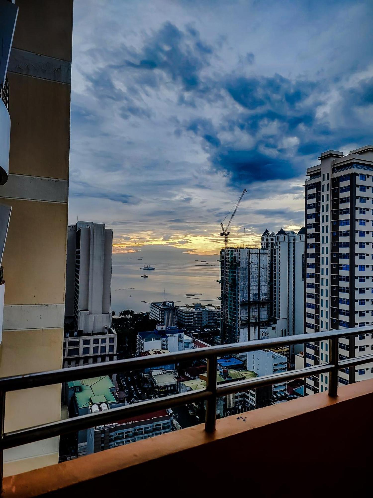 Budget Staycation With Free Pool And Gym Access Very Near Us Embassy, Robinsons Manila, Zoo, Up Pgh Manila