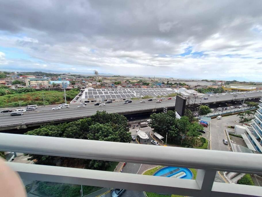 Apartment Cozy 1br With City And Nature View In Azure Manila