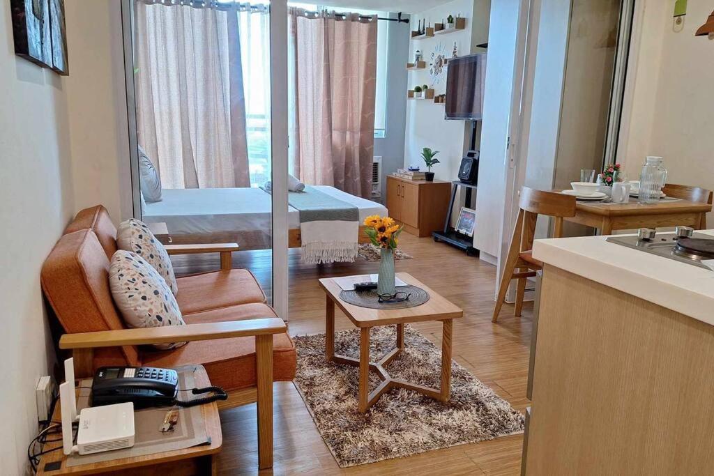 Cozy 1br With City And Nature View In Azure Apartment Manila