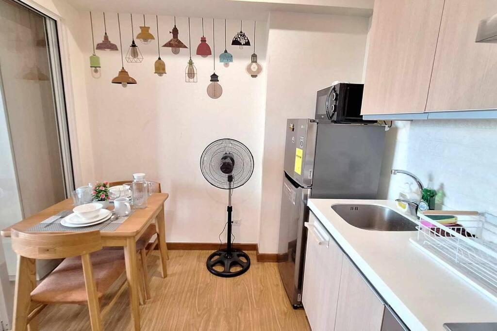 Cozy 1br With City And Nature View In Azure