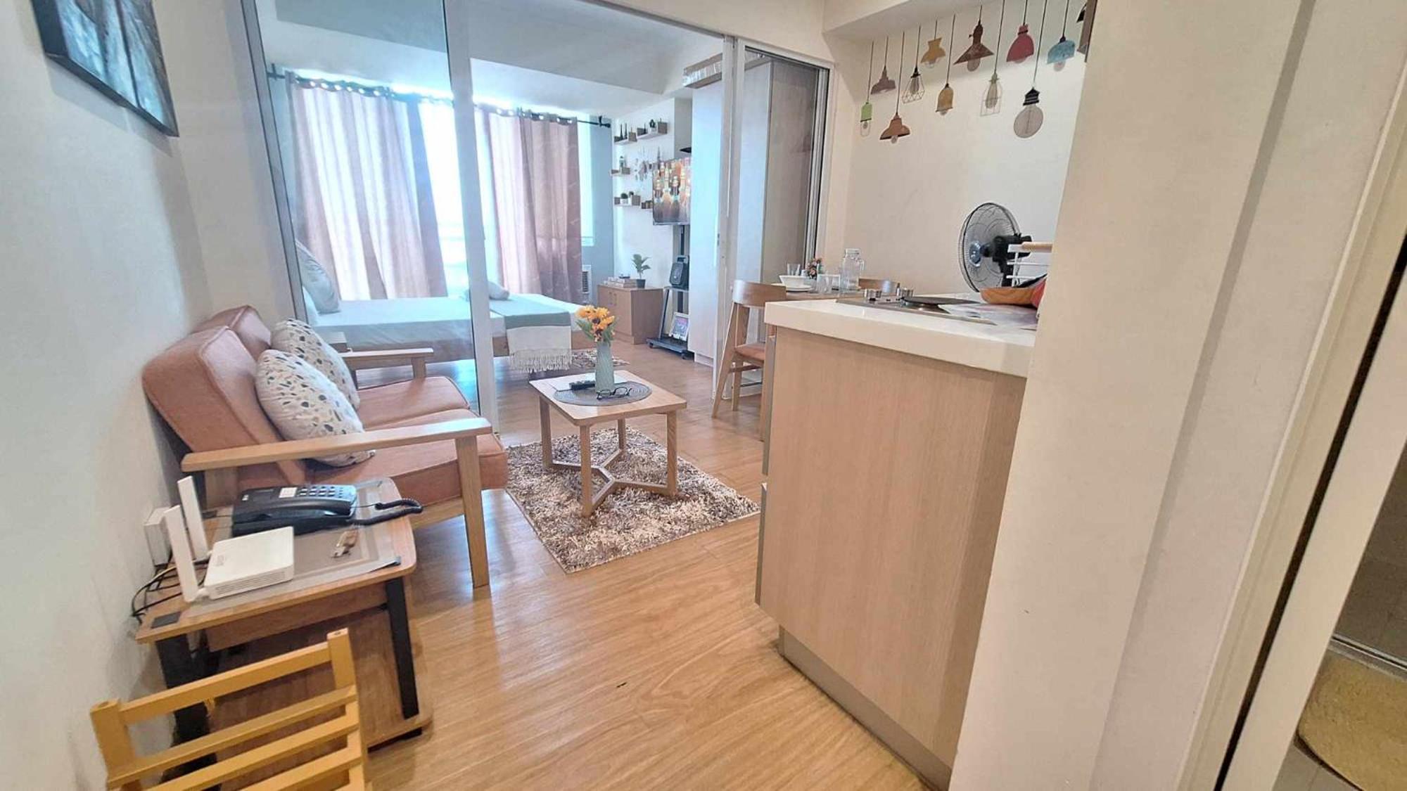 Cozy 1br With City And Nature View In Azure Apartment