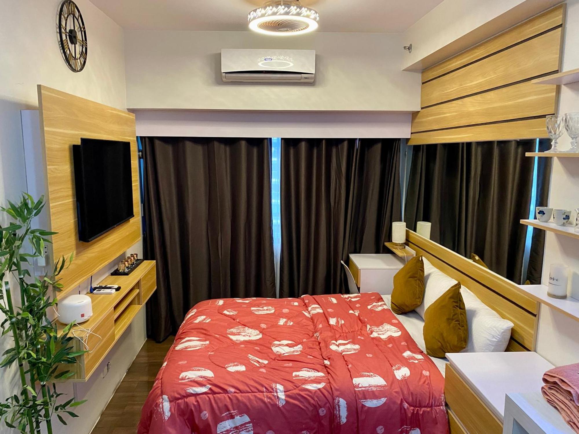 Woodland Elegance Retreat Symphony Of Artistry With Blazing Fast 300 Mbps Apartment Manila