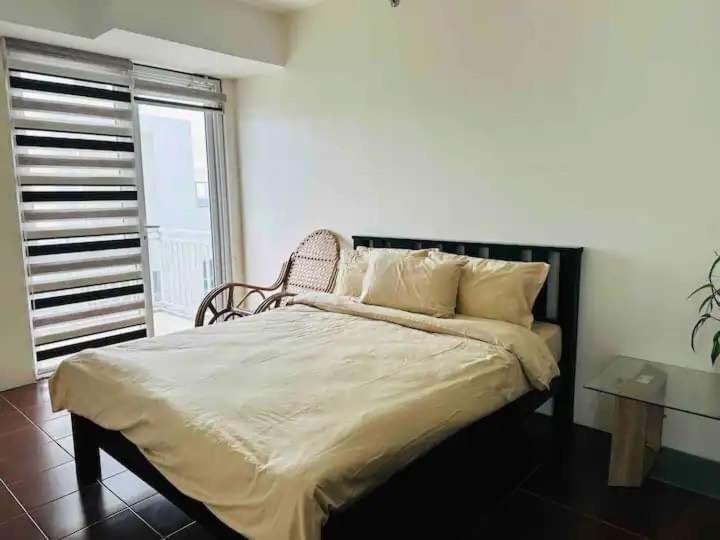 3 Bedrooms Access Penthouse Unit Apartment Manila