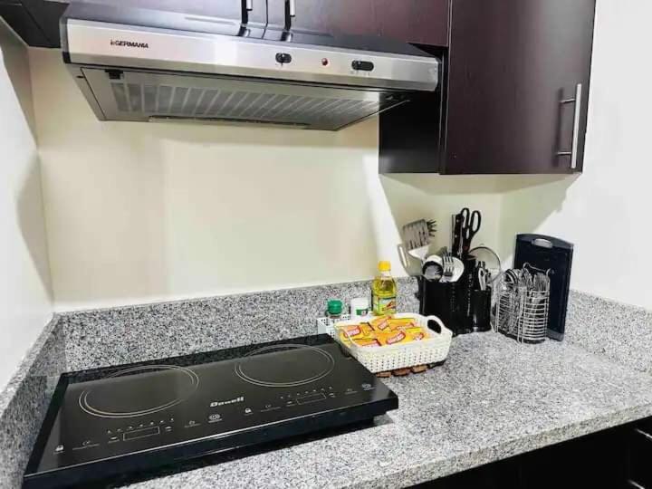 3 Bedrooms Access Penthouse Unit Apartment *