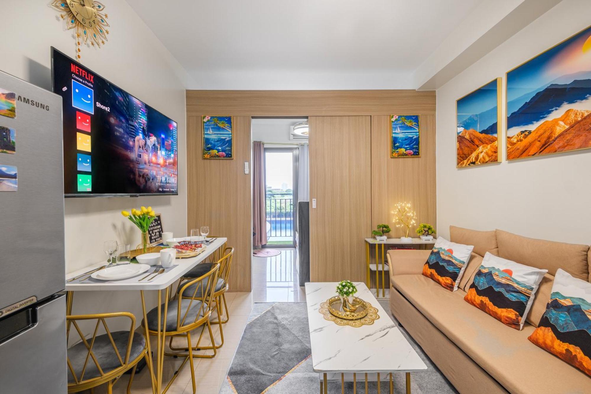 2 Side-by-side P00l Front Condos, 6 Beds, 2 Cr, 2 Kitchen For 10 Guests At Moa Apartment Manila