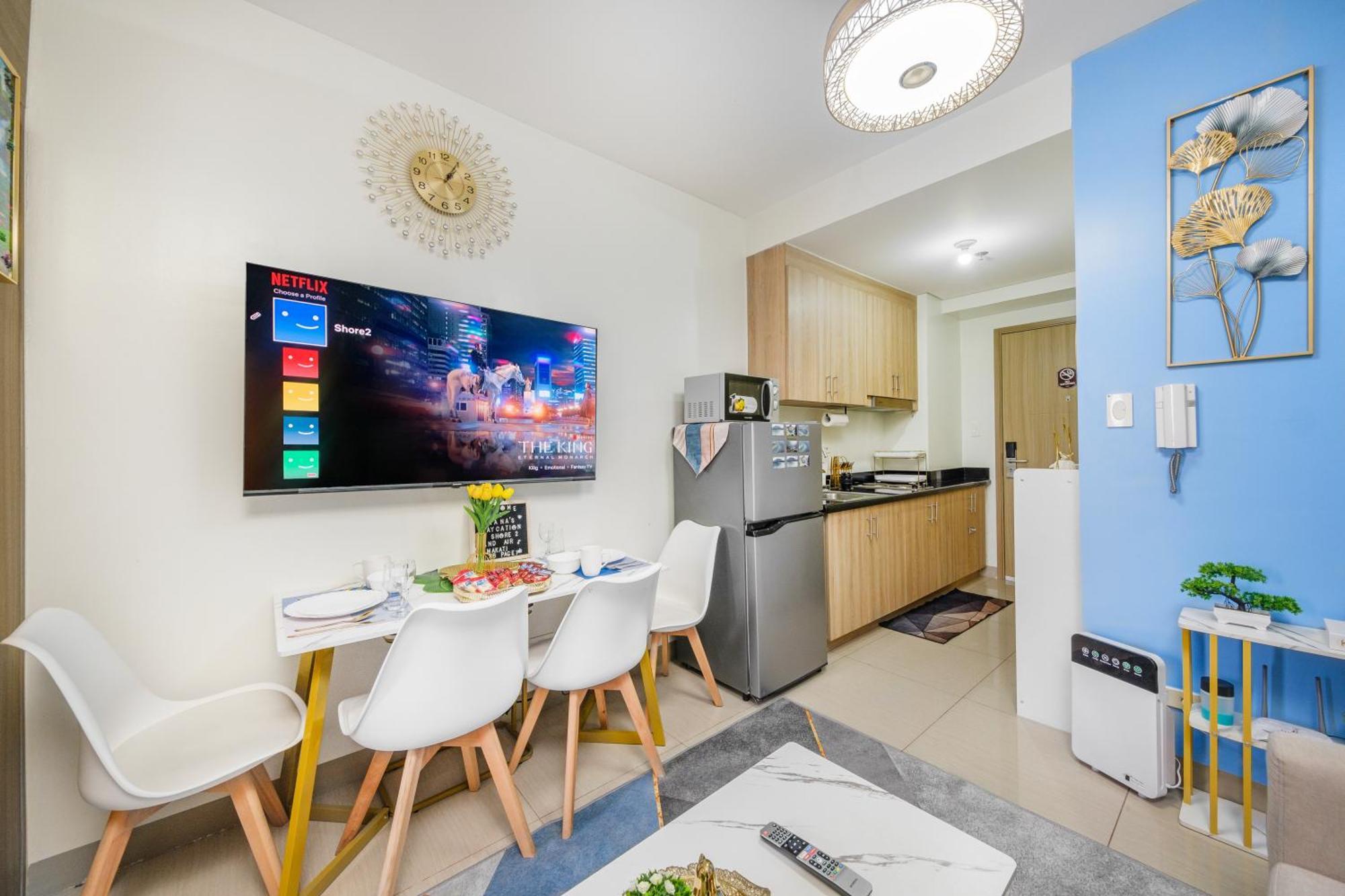2 Side-by-side P00l Front Condos, 6 Beds, 2 Cr, 2 Kitchen For 10 Guests At Moa Apartment Manila