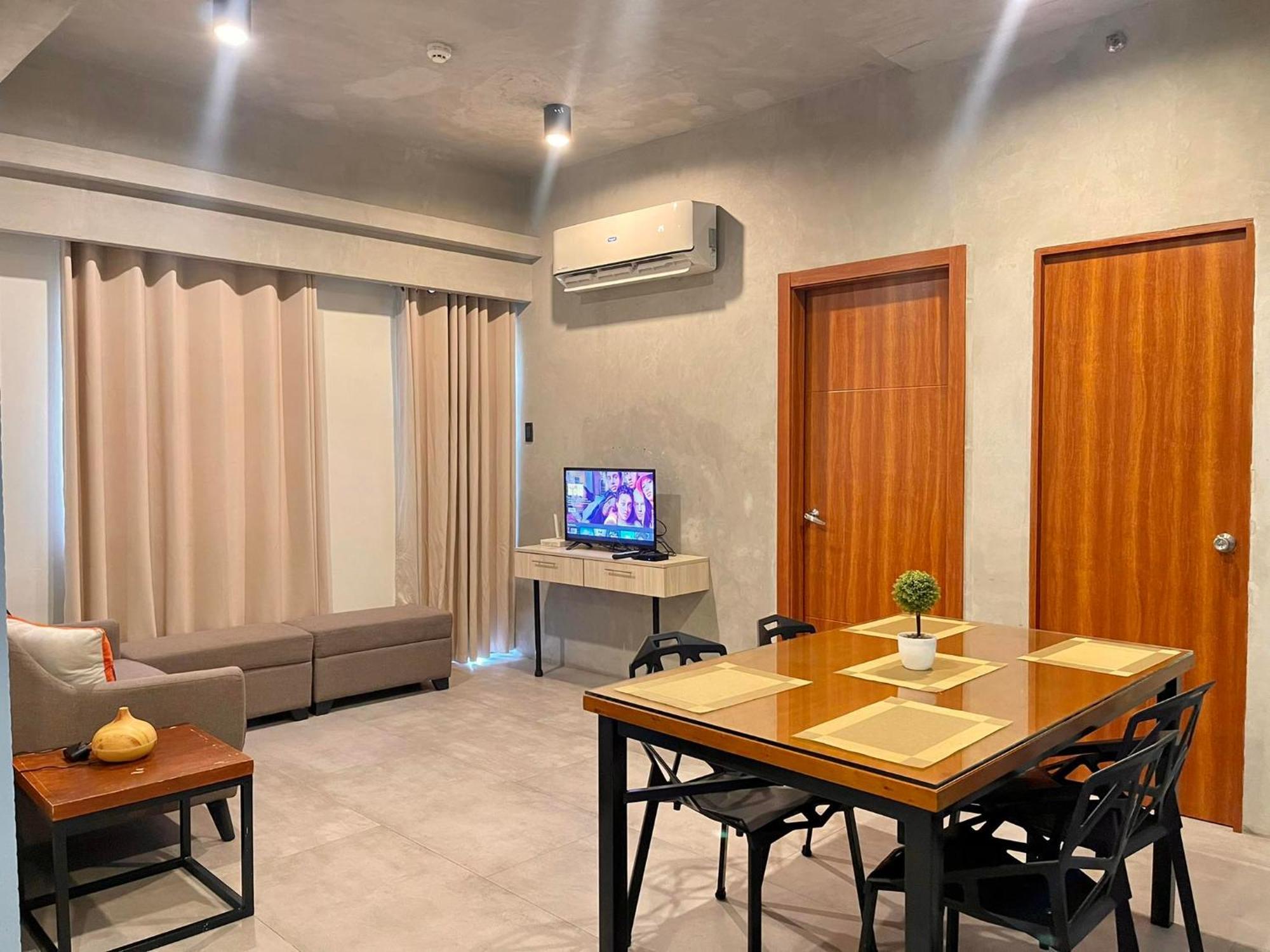 Spacious 2 Bedroom Perfect For Family & Friends, Good For 4pax Allows To 10pax Apartment