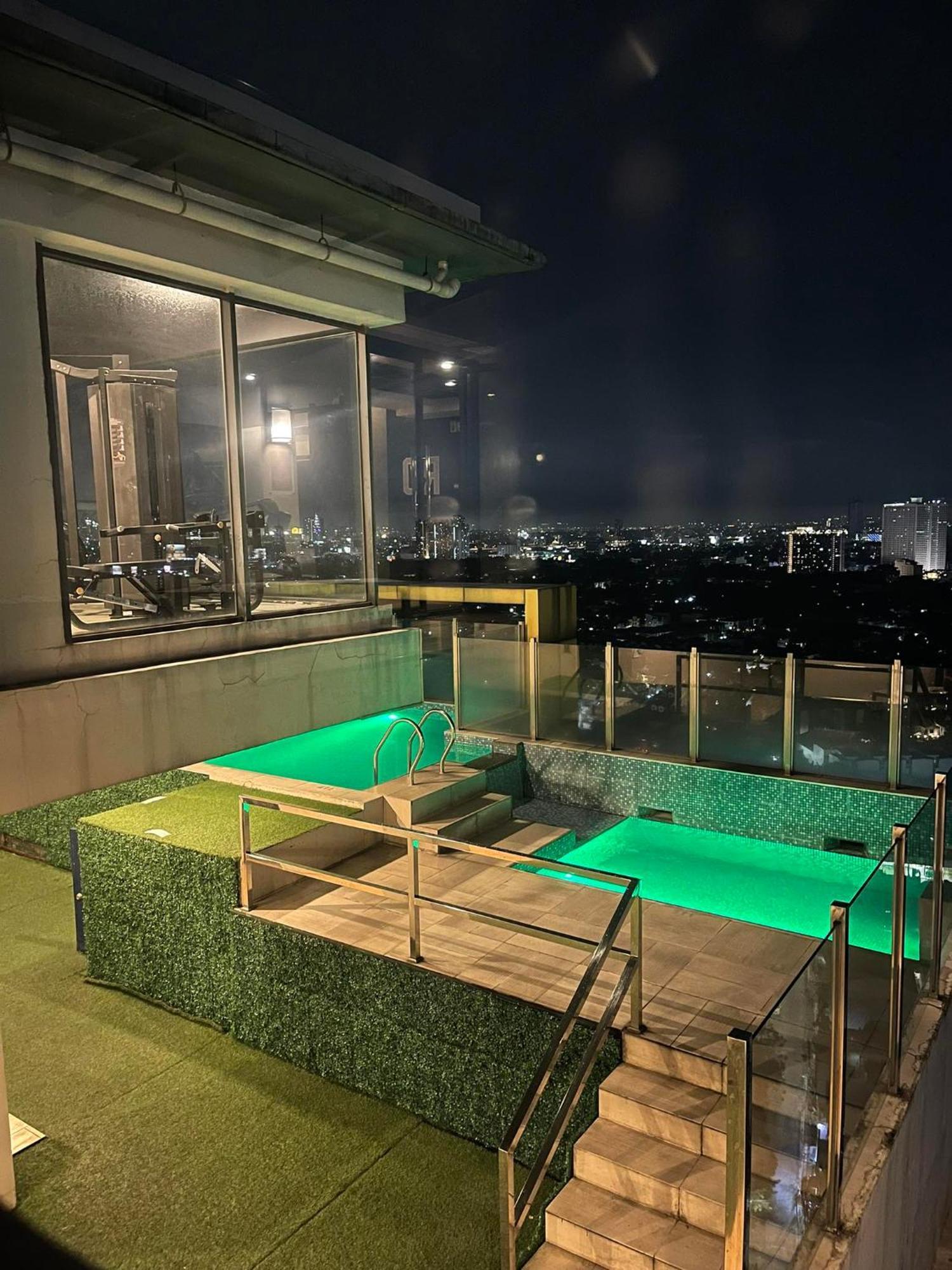 Spacious 2 Bedroom Perfect For Family & Friends, Good For 4pax Allows To 10pax Apartment